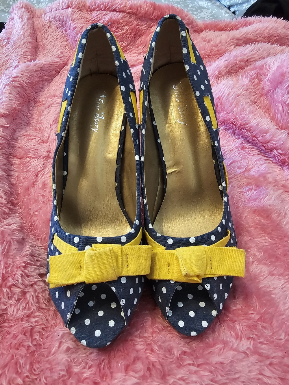 Show Story Polka Dot Pinup Peep-Toe Pumps with Yellow Bow - Women 41 (10)